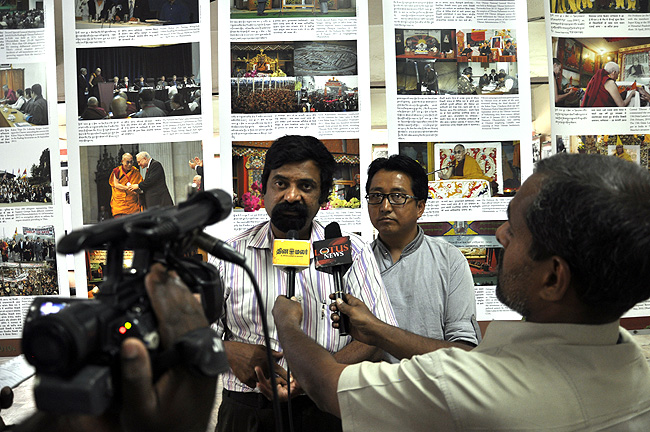 Prof Anto Varghese of Friends of Tibet (Coimbatore) and Tashi Phuntsok Barling, Director, Tibet Museum of Department of Information and International Relations, Dharamshala jointly address the media during the exhibition titled 'Tibet's Journey into Exile' organised jointly by Tibet Museum and Friends of Tibet. The photo exhibition attracted people and supporters from Coimbatore city from January 3-4, 2014. (Photos: Tibet Museum)