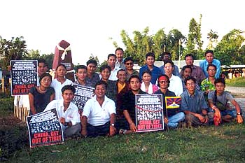 Participants and Trainors in front of the Martyr Pillar