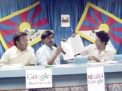Dr Rajesh of Friends of Tibet (Hyderabad chapter) and Regional Tibetan Youth Congress members address the media